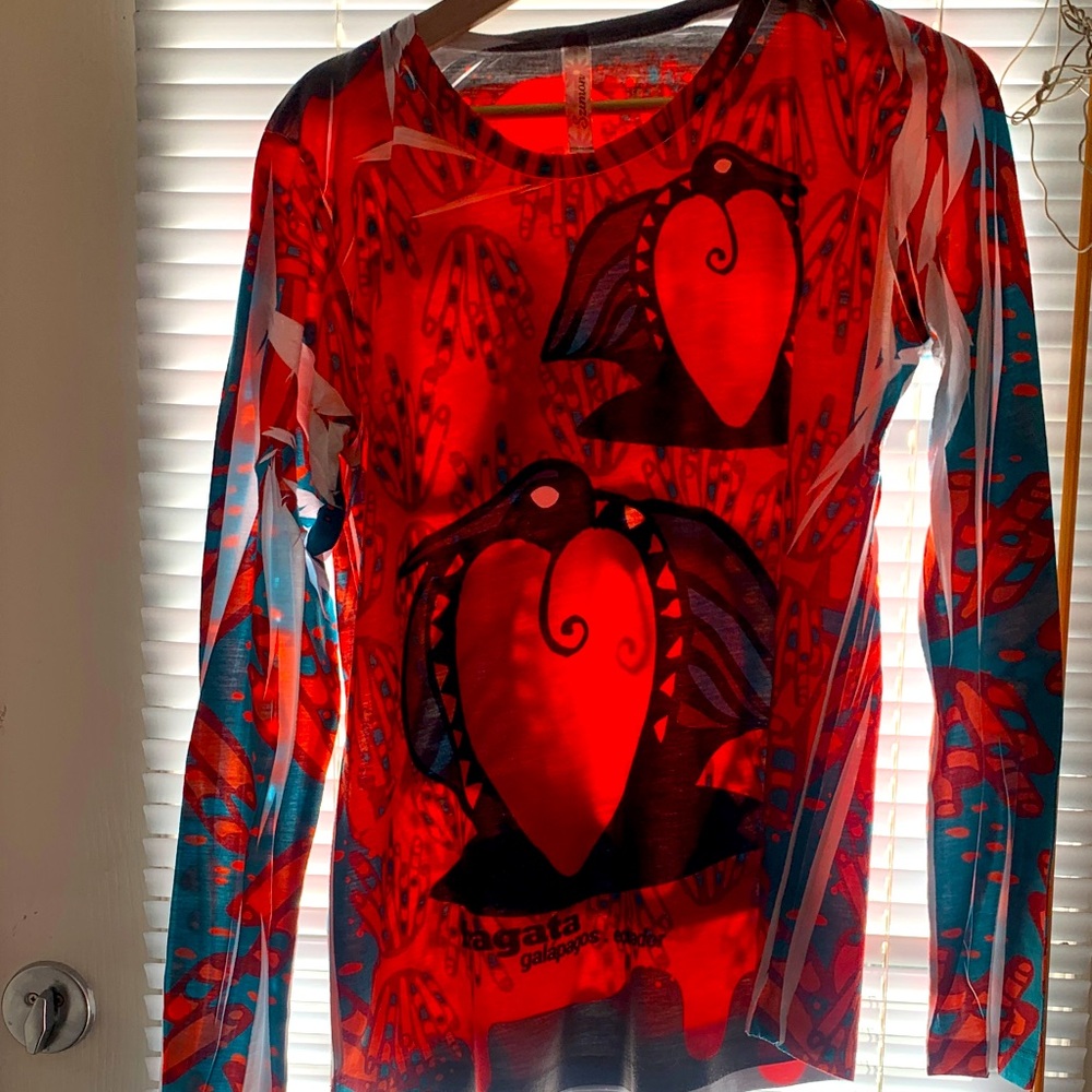 Red and Blue cotton Graphic Top from the Galapagos